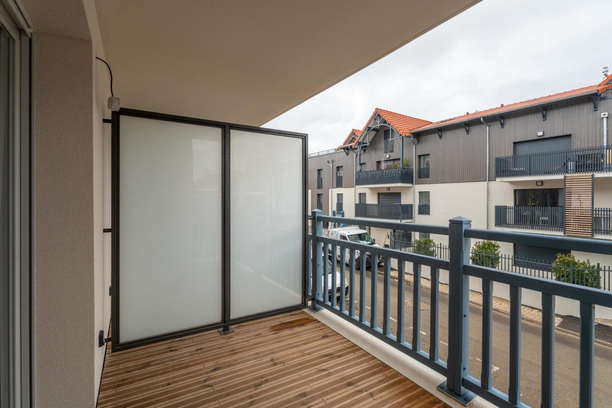 Apartment Centre *